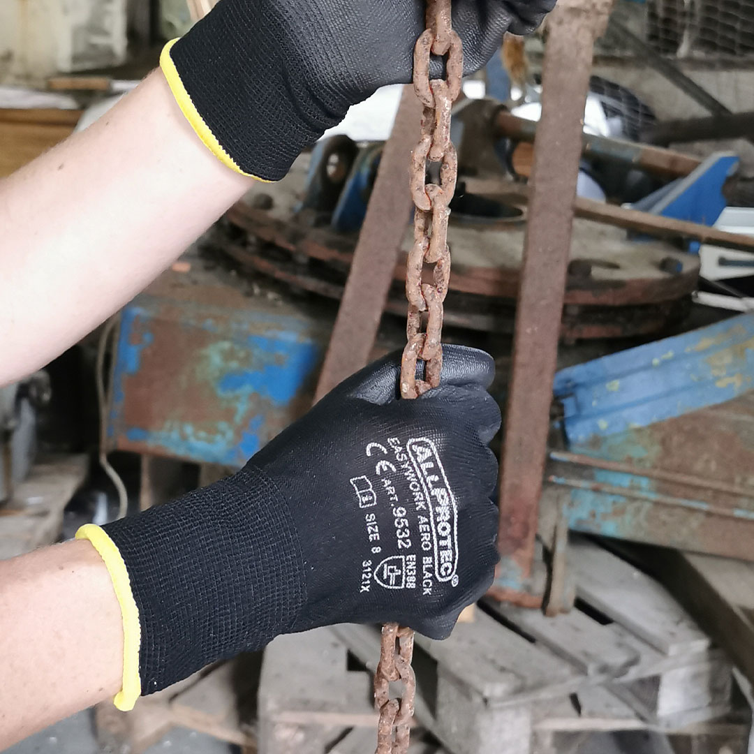 9532-Allprotec-Easywork-PU Aero Black-Anwendung.jpg 9532-Allprotec-Easywork-PU Aero Black-Anwendung.jpg